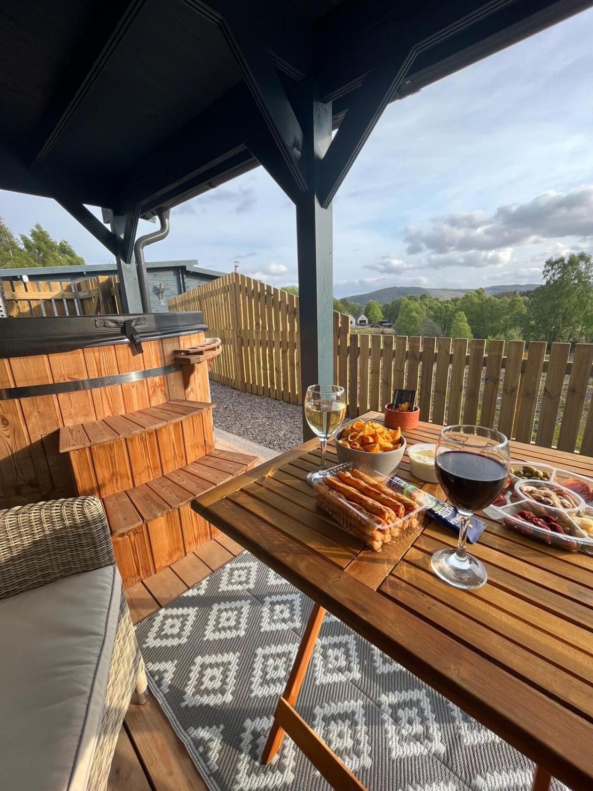 Retreat Hot Tub Highland Cabin Inverness Luaran gambar